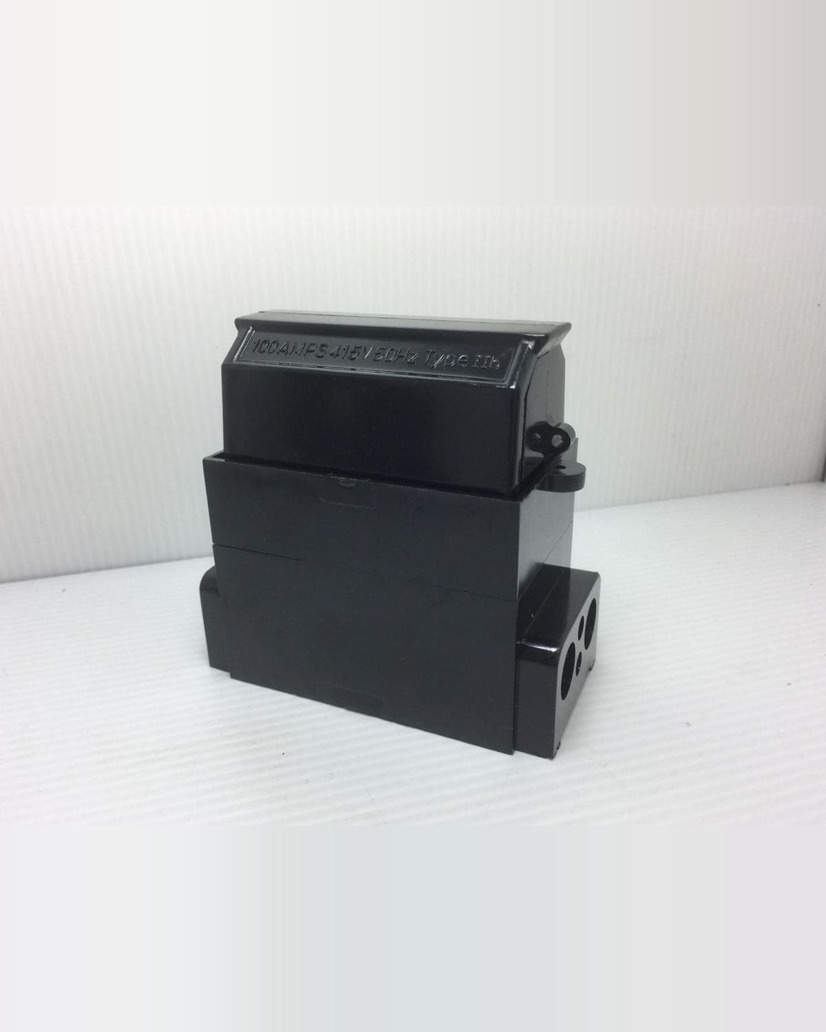 Cut Out 100A